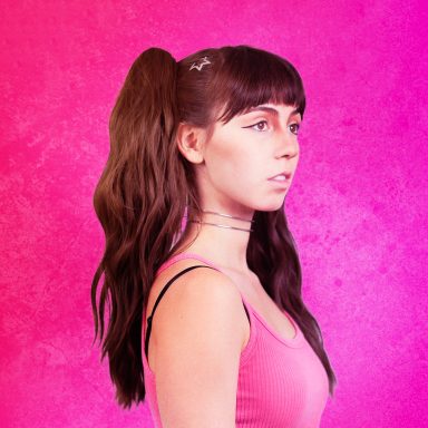 JUNG HÜBSCH UND WEIß JUNG HÜBSCH UND WEIß